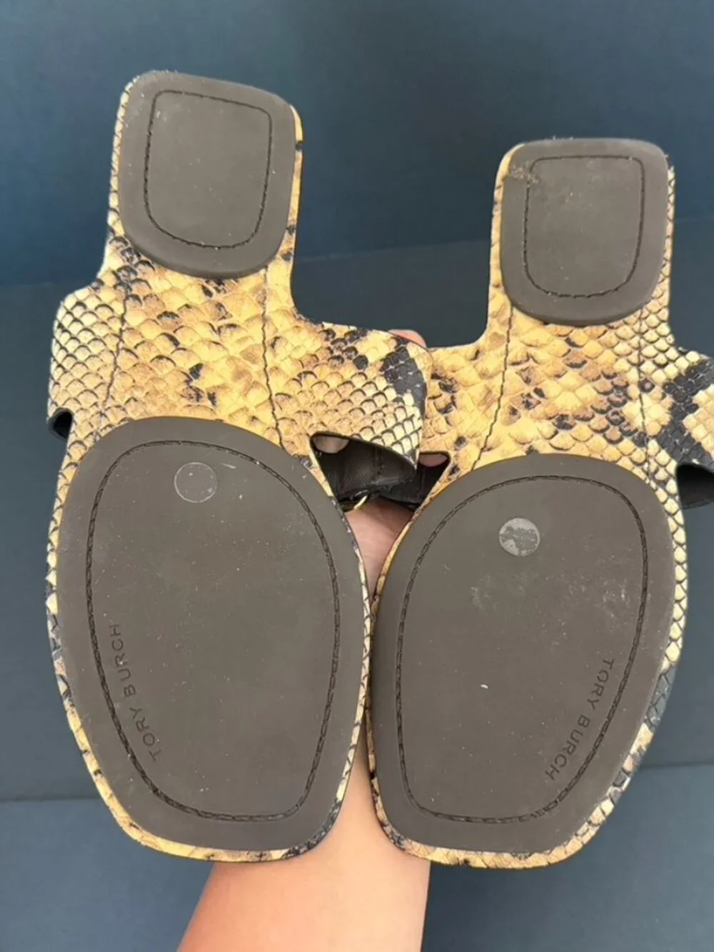 Tory Burch Georgia Leather Tong Sandal Pale Desert Size 7.5B